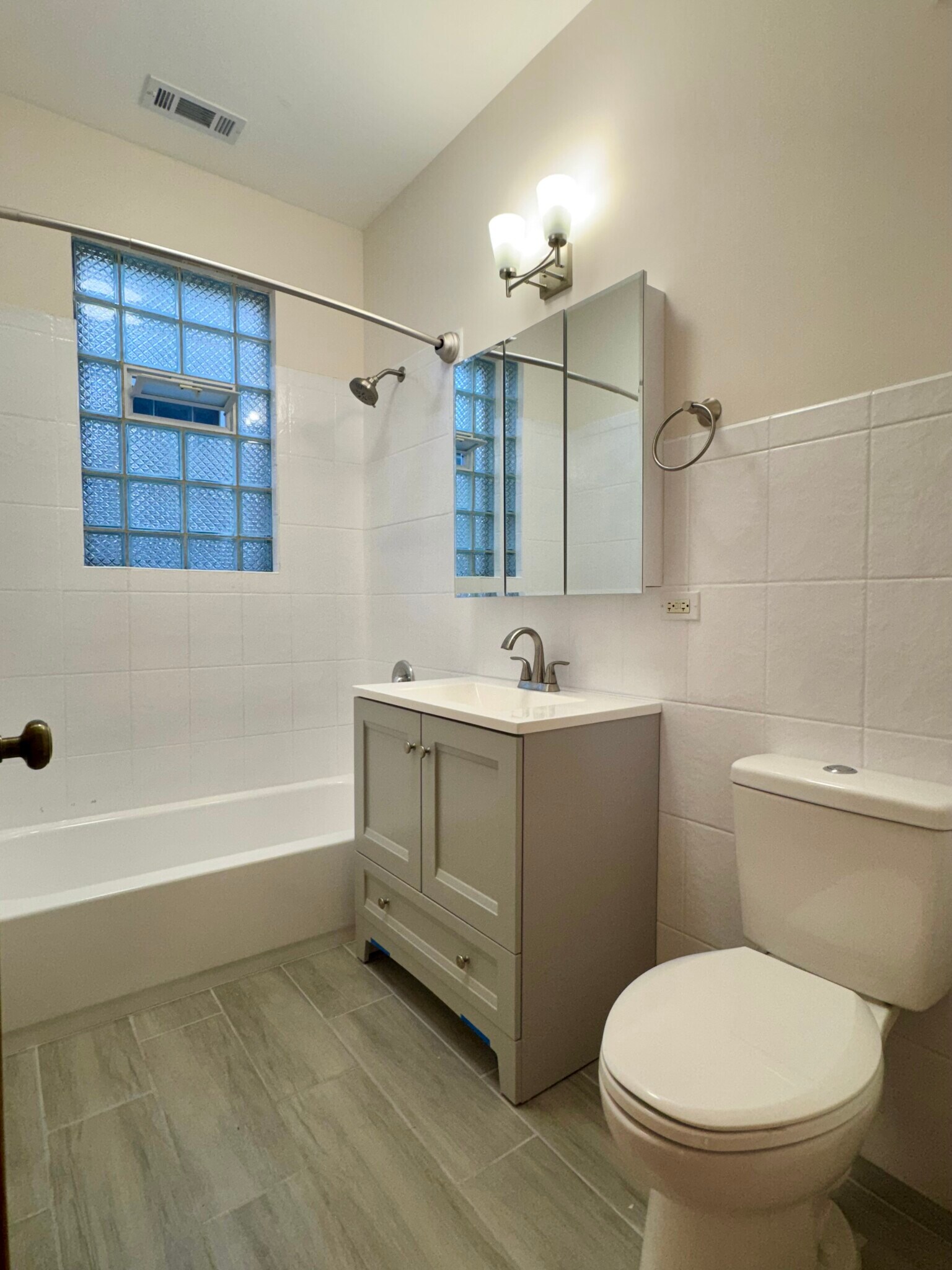 Bathroom - 5312 W 24th St