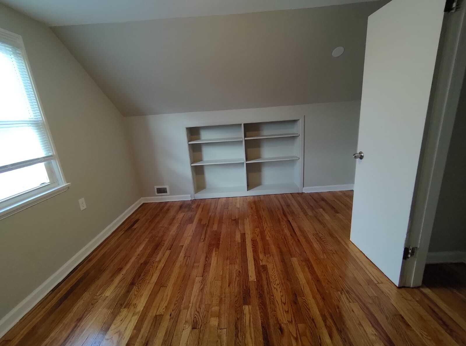 Building Photo - 134 W Side Dr