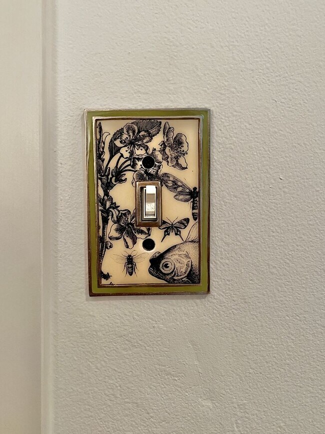 Building Photo - Historic Fort Ward Townhome on Bainbridge Island