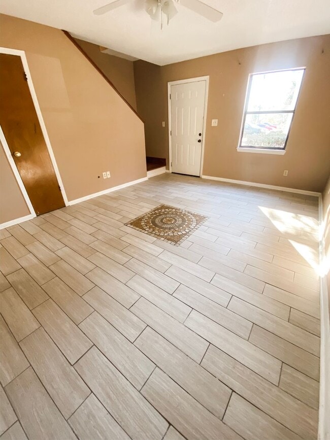 Building Photo - Townhome in Fort Walton Beach!