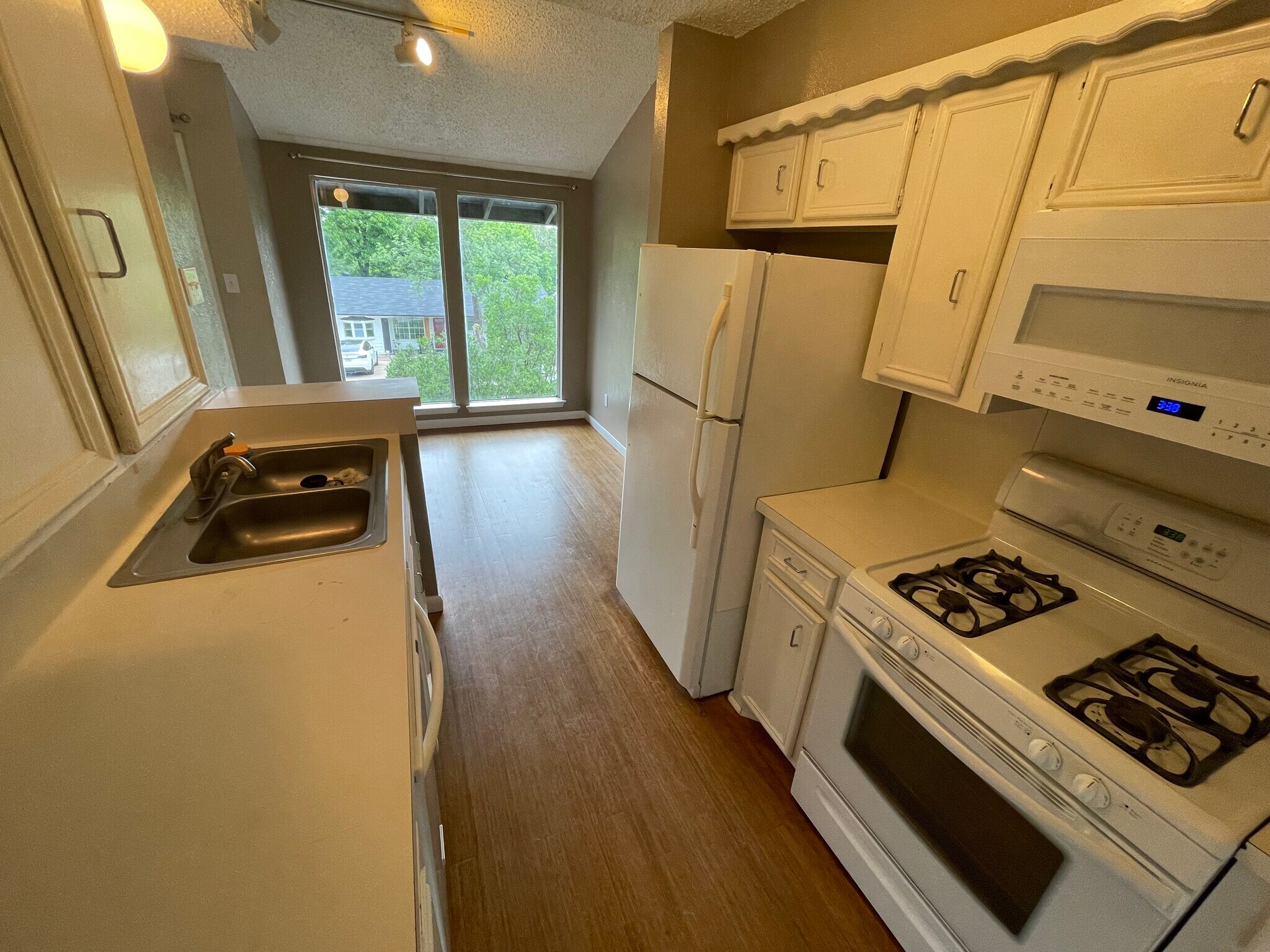 Building Photo - 2608 Carnarvon Ln