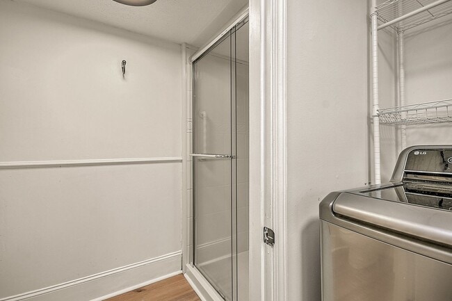 Building Photo - Beautiful split foyer home in Colonial Hei...