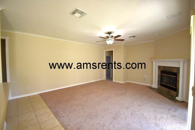 Building Photo - Spacious 5 bedroom home in Hunter Creek