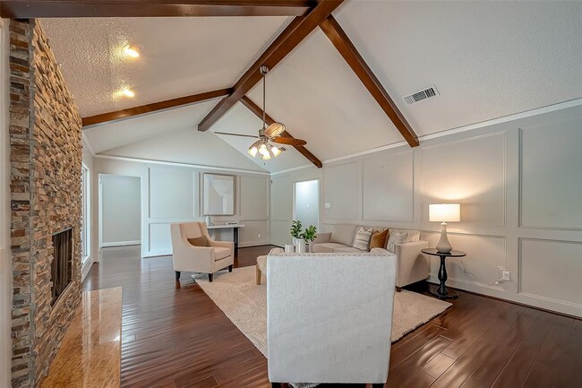Building Photo - 10118 Briar Forest Dr