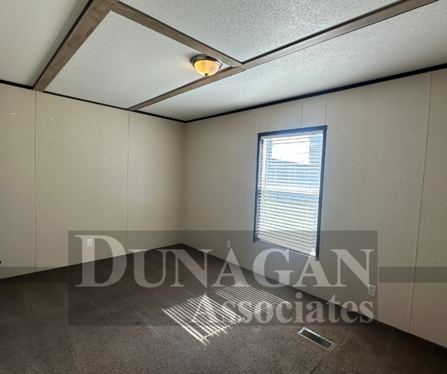 Building Photo - 9/4 @ 3:30 SCHEDULED SHOWING Spacious 3 Be...