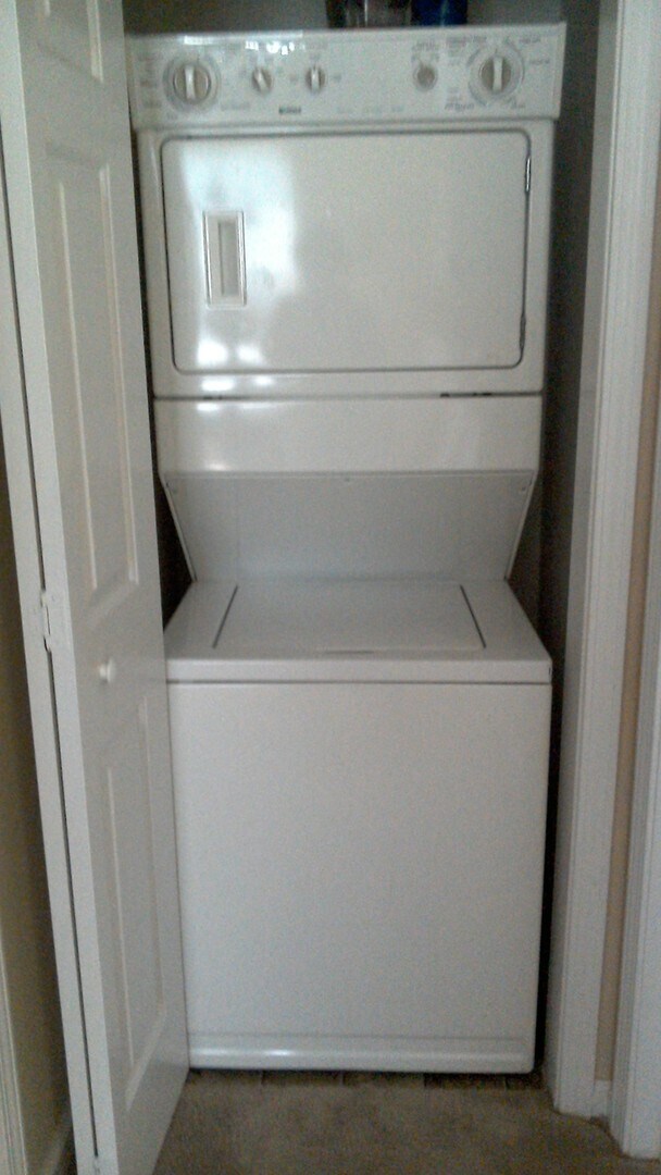 Building Photo - 2nd Floor Furnished Condo in River Oaks *Half off Second Month*