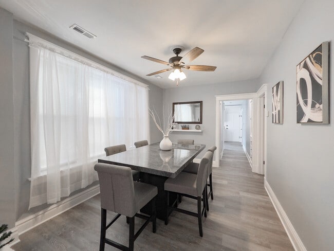 Building Photo - 2039 W 23rd St