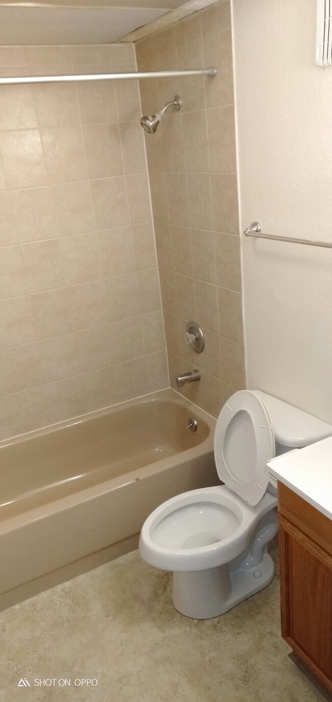 Bathroom - 404 Kit Blvd