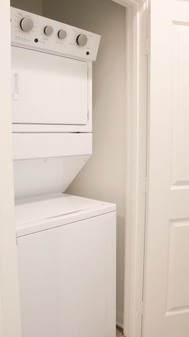 Building Photo - FOR LEASE! Stylish 1 Bedroom Casita – Modern Comfort & Natural Light!