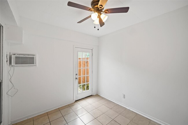 Building Photo - 1998 Augusta Dr