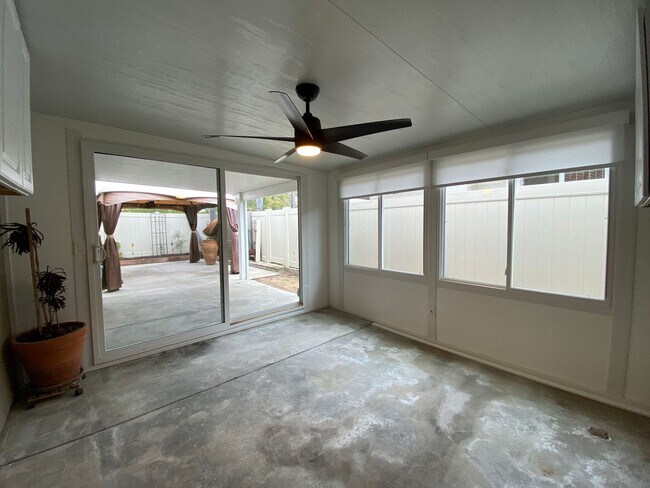 Building Photo - Spacious 4 Bedroom 2 Bath in Desirable Oceanside!