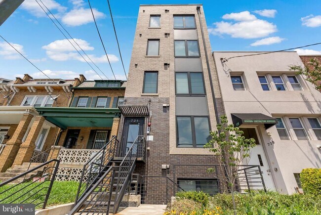Building Photo - 721 Kennedy St NW