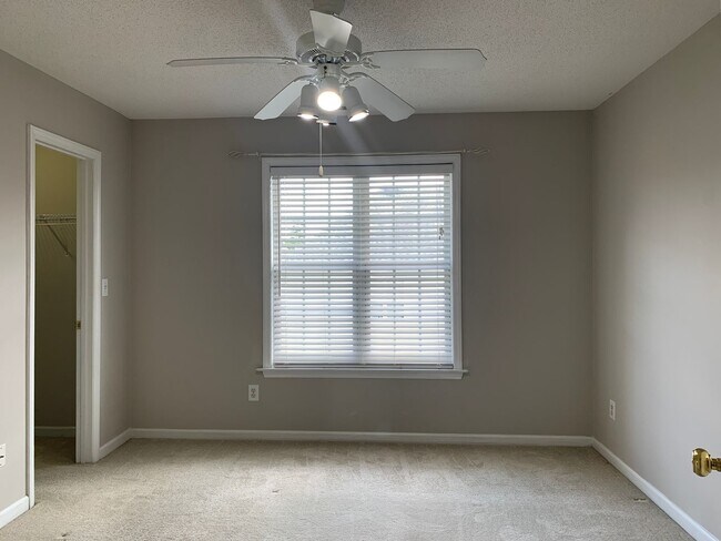 Building Photo - Raleigh Residence In Hedingham Scenic Golf...