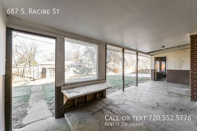 Building Photo - 687 S Racine St