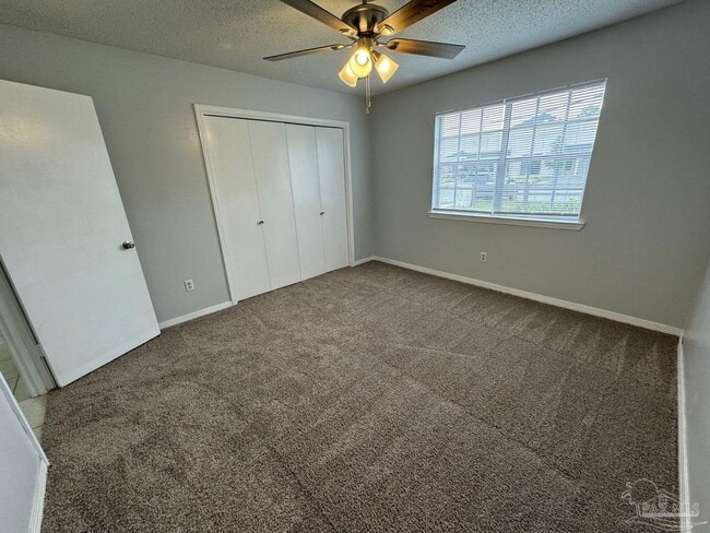 Building Photo - 407 Schubert Dr