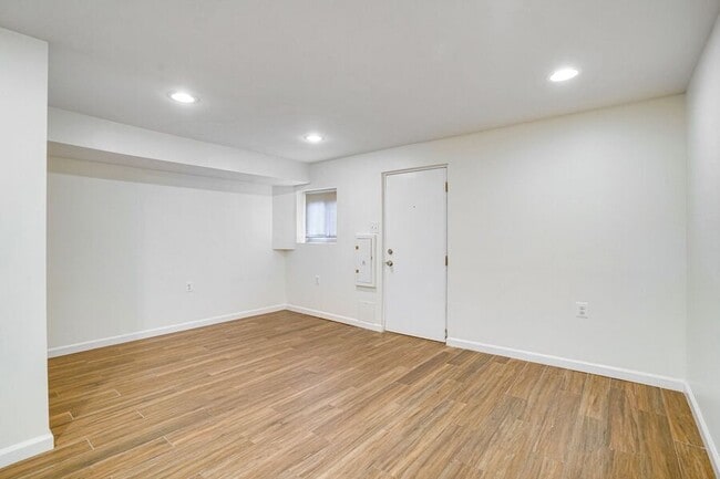 Building Photo - 1108 Lamont St NW