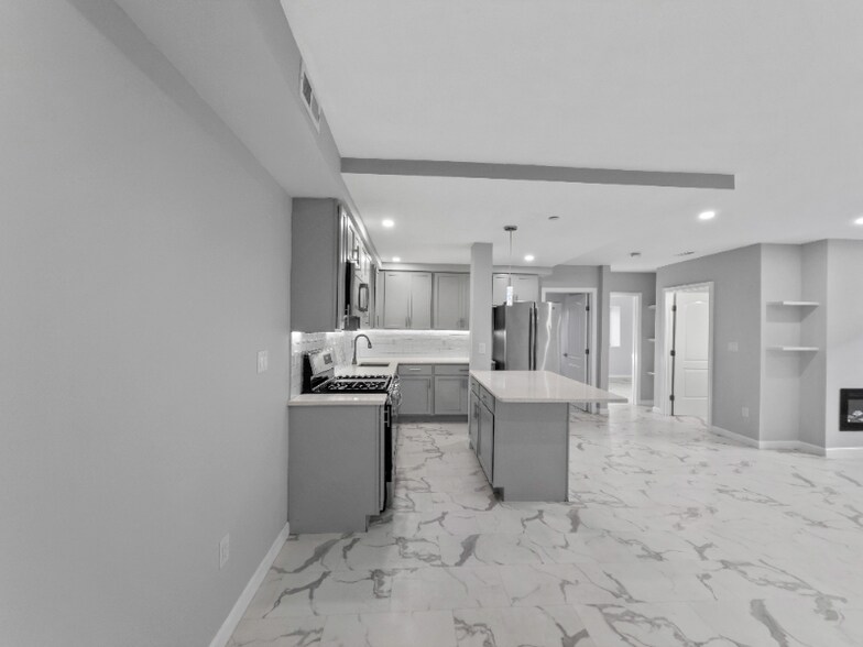 Building Photo - 225-235 Essex St