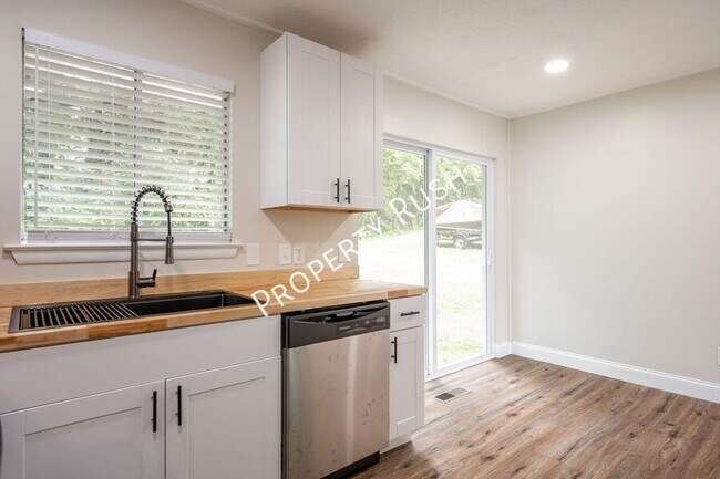 Building Photo - 7736 Holiday Hills Cir
