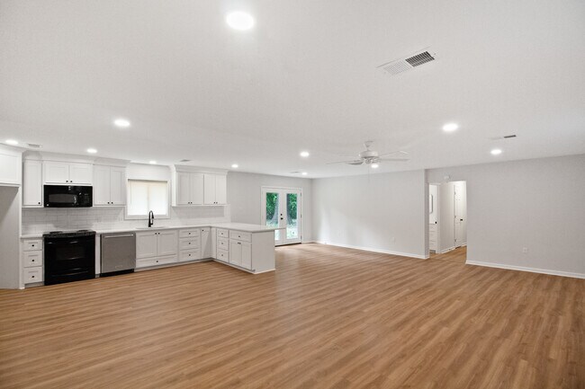 Building Photo - 1027 Tanglewood Dr
