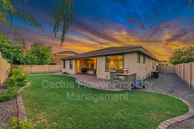 Building Photo - 4745 S Southwind Dr