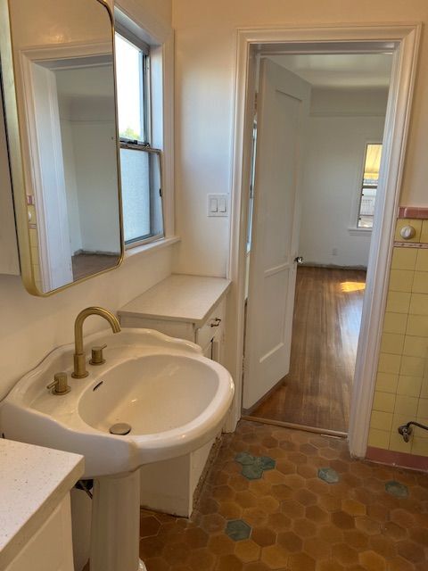 Building Photo - 926 S Curson Ave