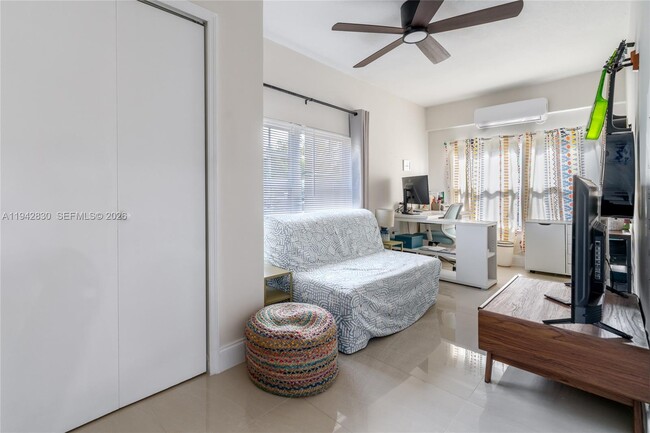 Building Photo - 320 S 28th Ave