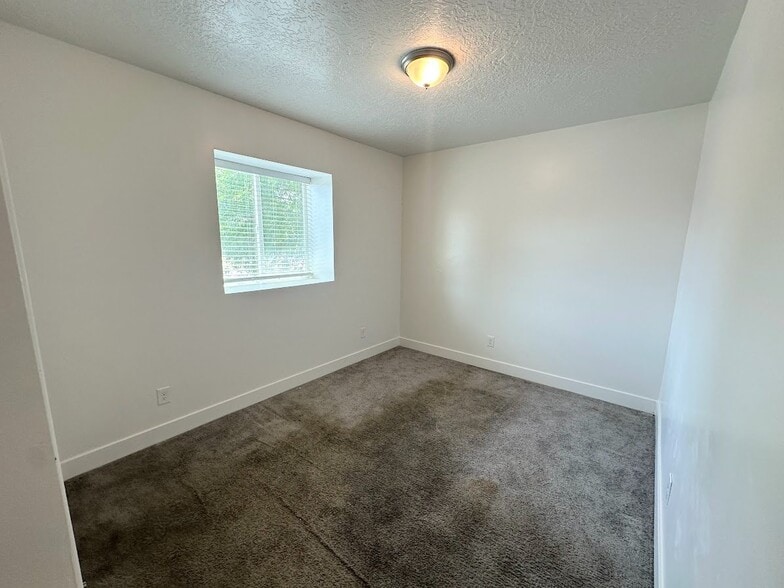 Building Photo - 435 S 900 W