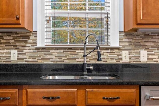 Building Photo - Spacious 4BR House in Ooltewah