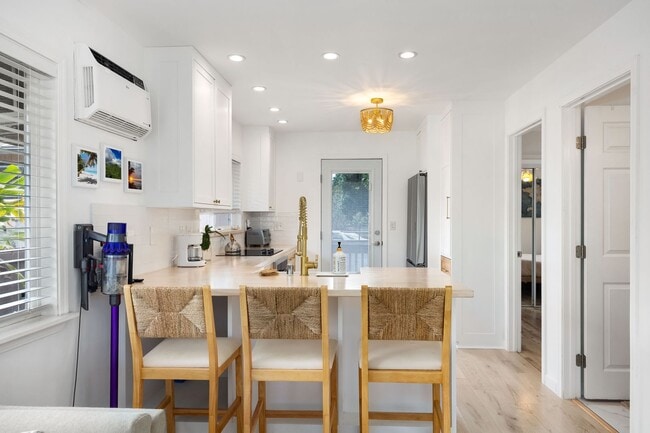 Building Photo - North Shore Boho Aloha Cottage | 2 Bed, 1 Bath | Available August 1, 2026