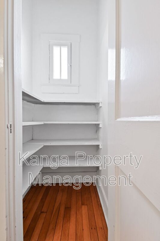 Building Photo - 194 Almeria Rd