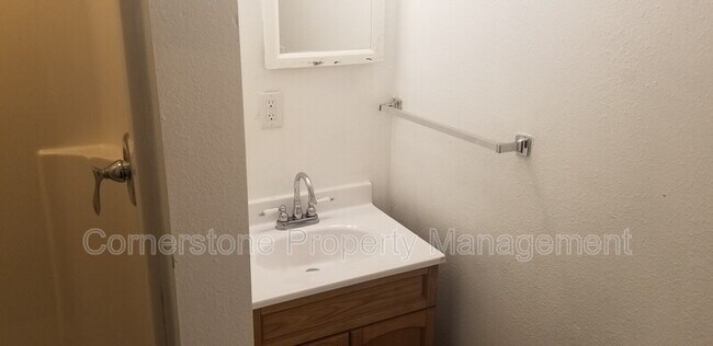 Building Photo - 121 N 3rd St