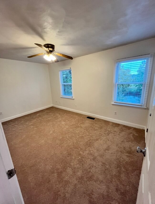 Building Photo - 1528 Jameson Dr