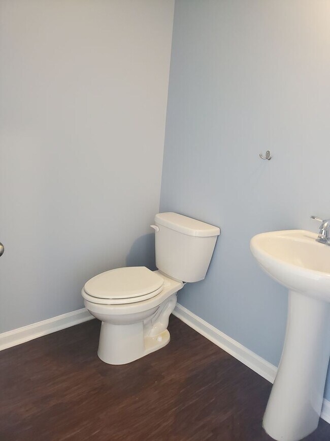 Building Photo - **Available mid January** 4 Bedroom with B...