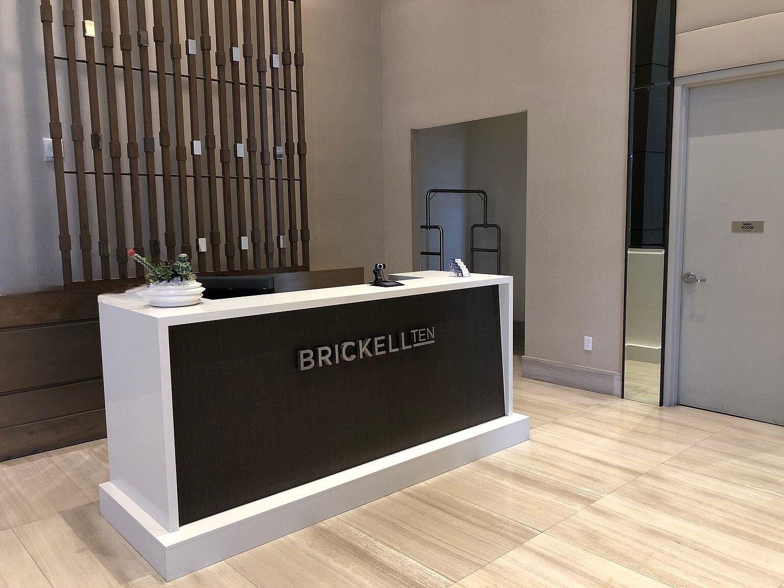 Building Photo - 1010 SW 2nd Ave