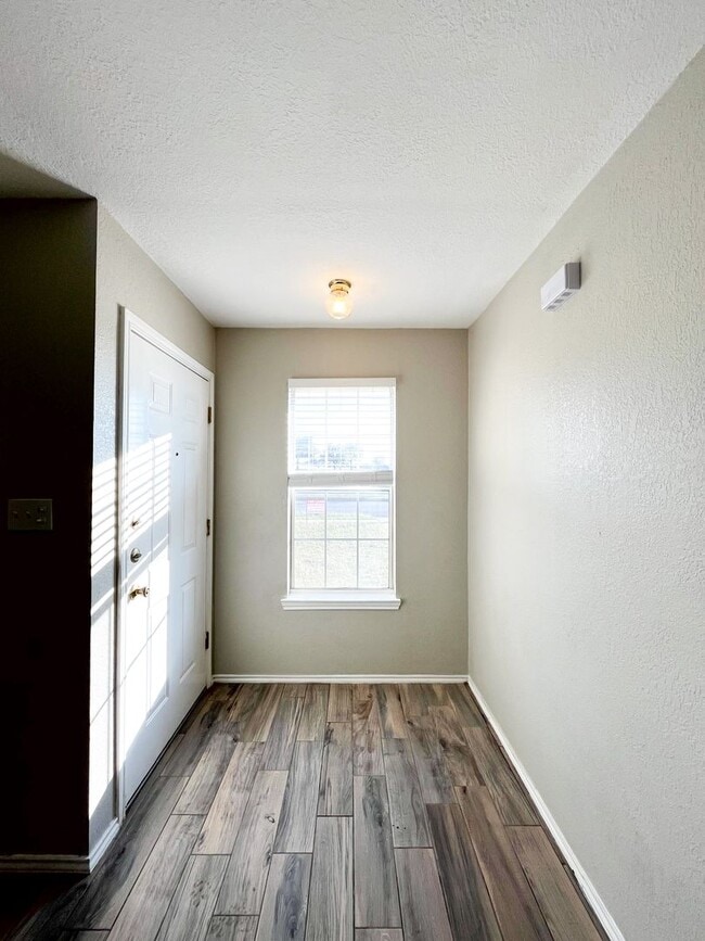 Building Photo - Available NOW Beautiful 1 story, 3 bedroom, 2 bath home. This is exactly what you have been looki...