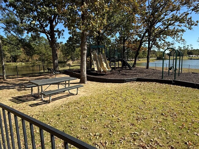 Building Photo - 11980 La Salle River Rd