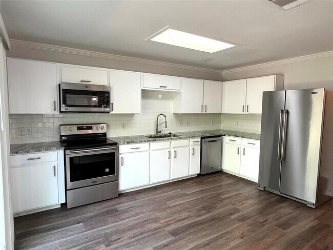 Building Photo - 2423 Glen Field Dr
