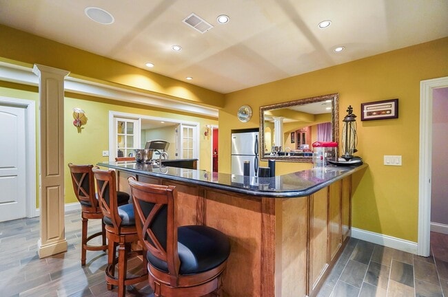 Building Photo - 6655 Traquair Pl