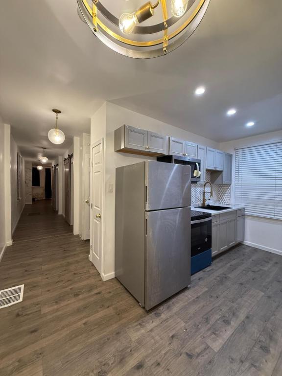 Building Photo - 5411 Hamilton Ave