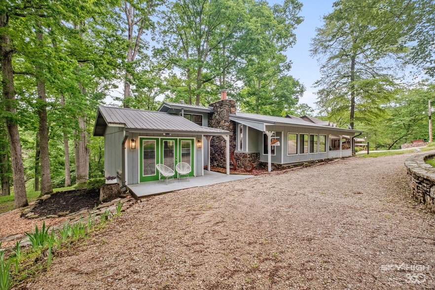 Building Photo - 20410 Valley Dr