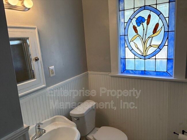 Building Photo - 2371 Parkway Pl