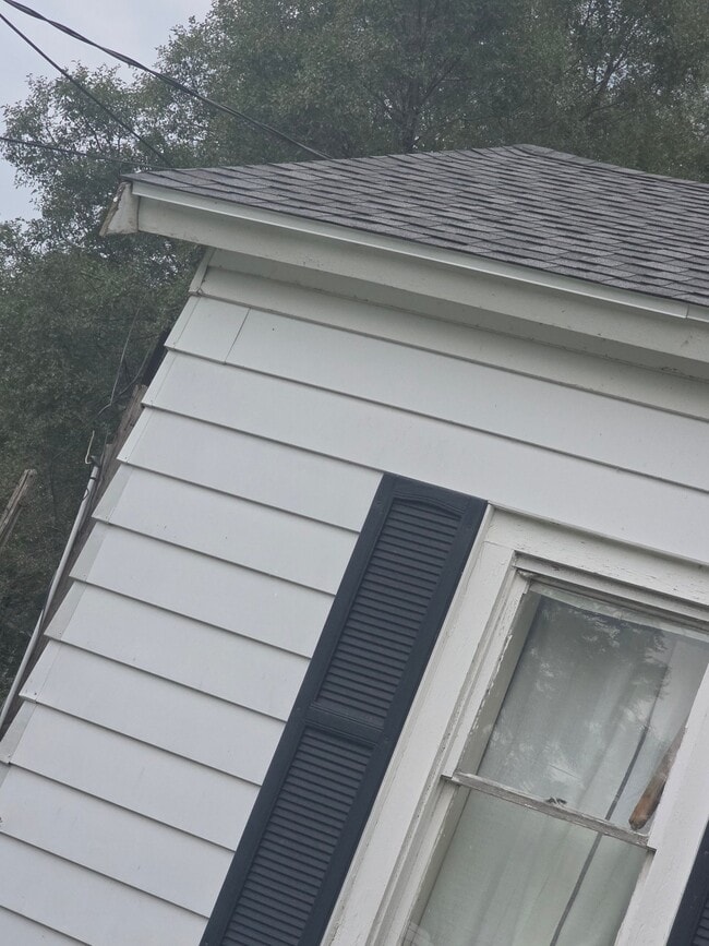 Building Photo - 1021 Maple St