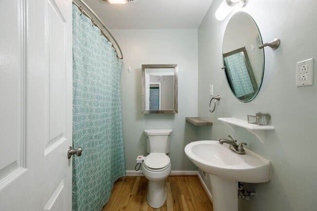 Building Photo - Beautiful 2 Bedroom Corner Lot Property Near Forest Hill Ave ***Available May 2026***