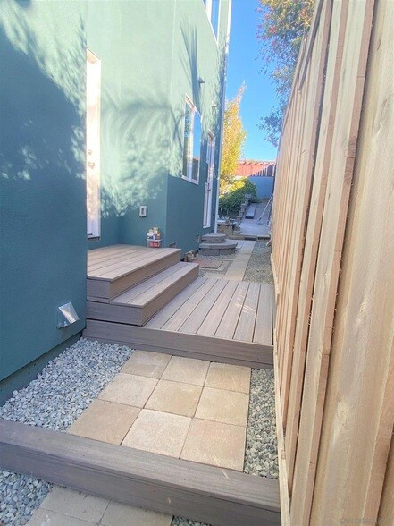 Building Photo - 1305 Blue Sky Dr