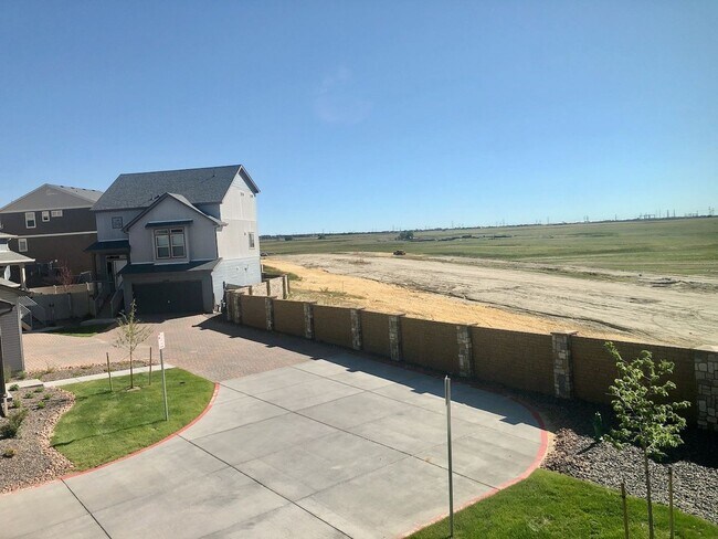 Building Photo - STUNNING 2BD + LOFT HOME WITH LUXURY UPGRA...
