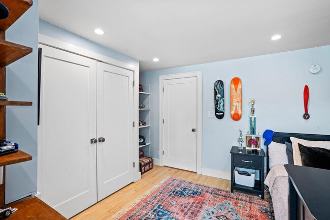 Building Photo - 5843 N Maitland Ct