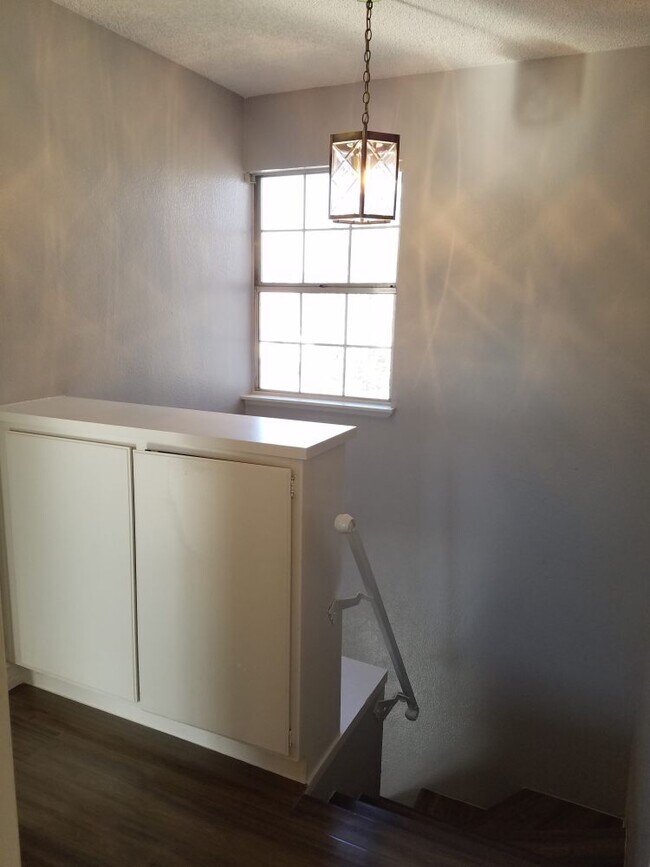 Building Photo - 7147 Abbeyville Dr