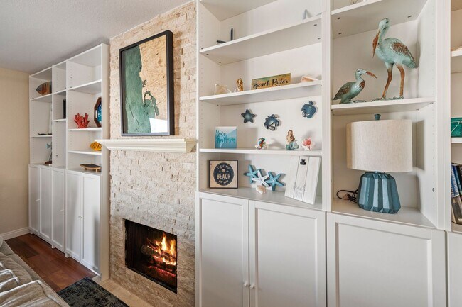 Building Photo - Single Level Condo on the Bay