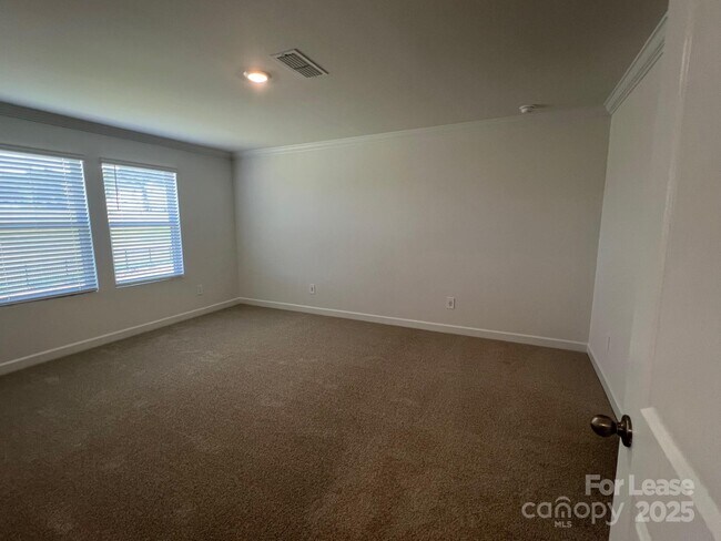 Building Photo - 2141 Sunflower Cir