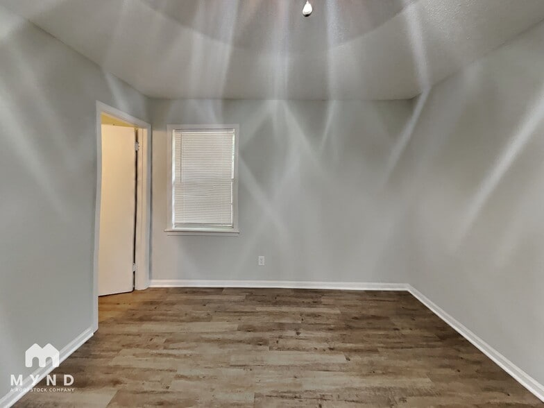 Building Photo - 2154 Ashland Dr